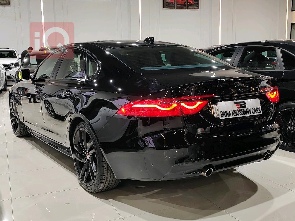 جاكوار XF